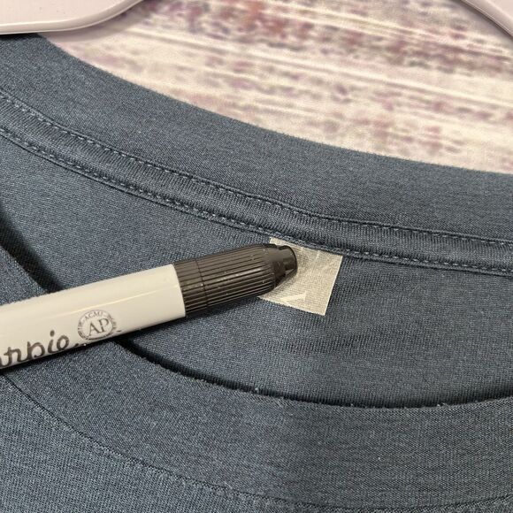 Vuori Strato Tech Shirt Mens XL Navy Blue Heather Performance Crewneck Athletic - Picture 6 of 8